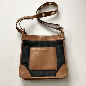 Unique leather and denim crossbody- perfect for winter.☃️🛷